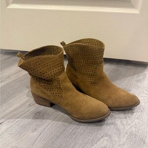 American Eagle Outfitters Tan Perforated Ankle Booties